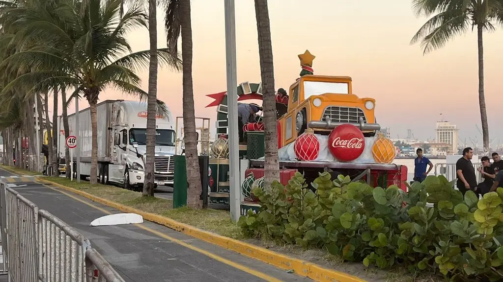 Imagen Ya se preparan los vehículos participantes de la Caravana Navideña 2024