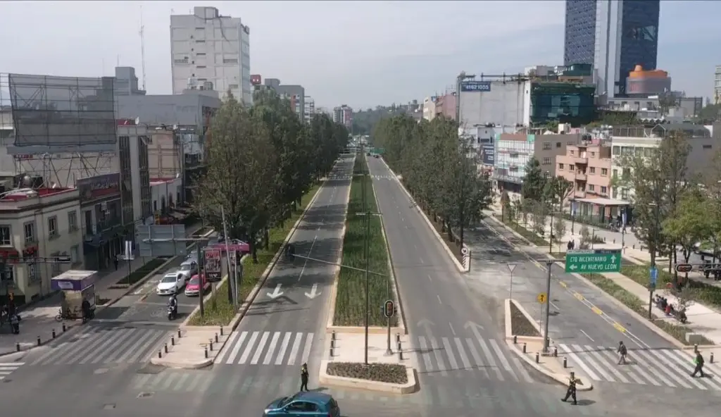 Imagen Descubren restos de muelle y canal de navegación prehispánicos bajo avenida Chapultepec