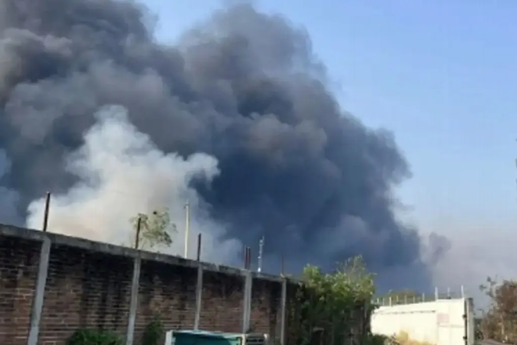 Imagen Liquidan incendio por chispa en soldadura en refinería de Minatitlán: Protección Civil de Veracruz