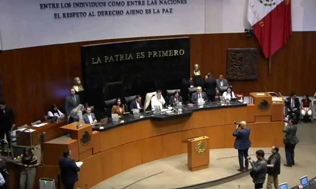 Imagen Senado aprueba en lo general y particular eliminar órganos autónomos; pasa a Congresos