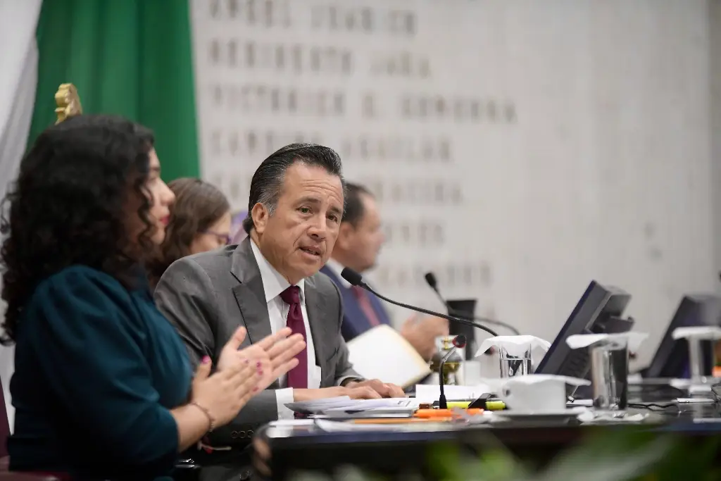 Imagen Comparece el gobernador Cuitláhuac García ante el Congreso de Veracruz