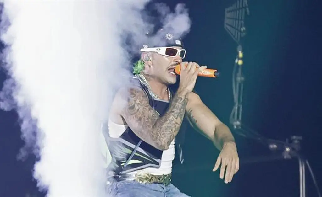 Imagen Feid comienza su cierre de gira acompañado de J Balvin y Wisin 