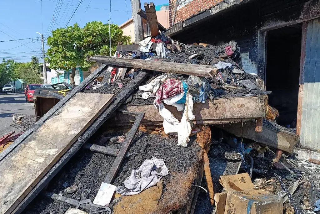 Imagen Familia que perdió todo en incendio requiere ayuda para revisar si su casa es habitable 