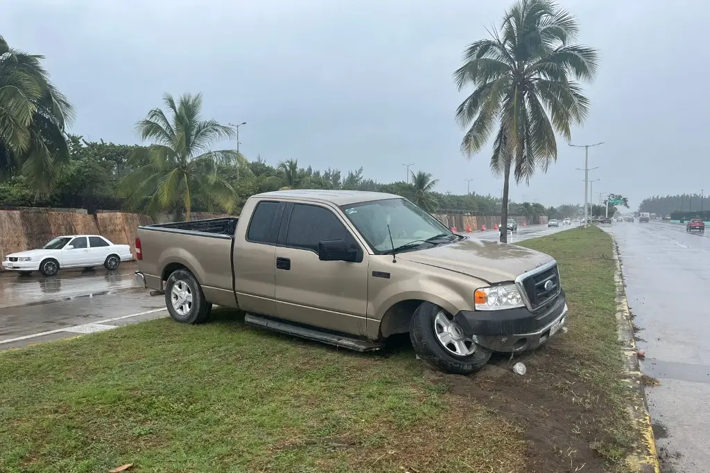 Imagen Fuerte accidente de camioneta en bulevar  Fidel Velásquez de Veracruz 