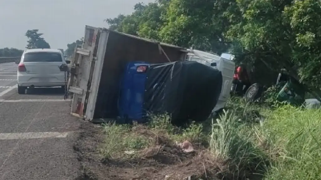 Imagen Hay cierre parcial de circulación en autopista de Veracruz