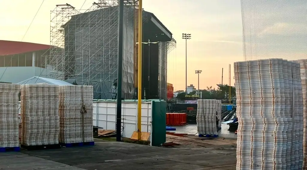 Imagen Ya está listo el escenario para el concierto de Luis Miguel