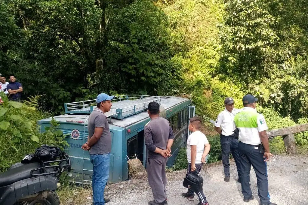 Imagen Deja 20 lesionados accidente de autobús de pasajeros en Xico: PC de Veracruz