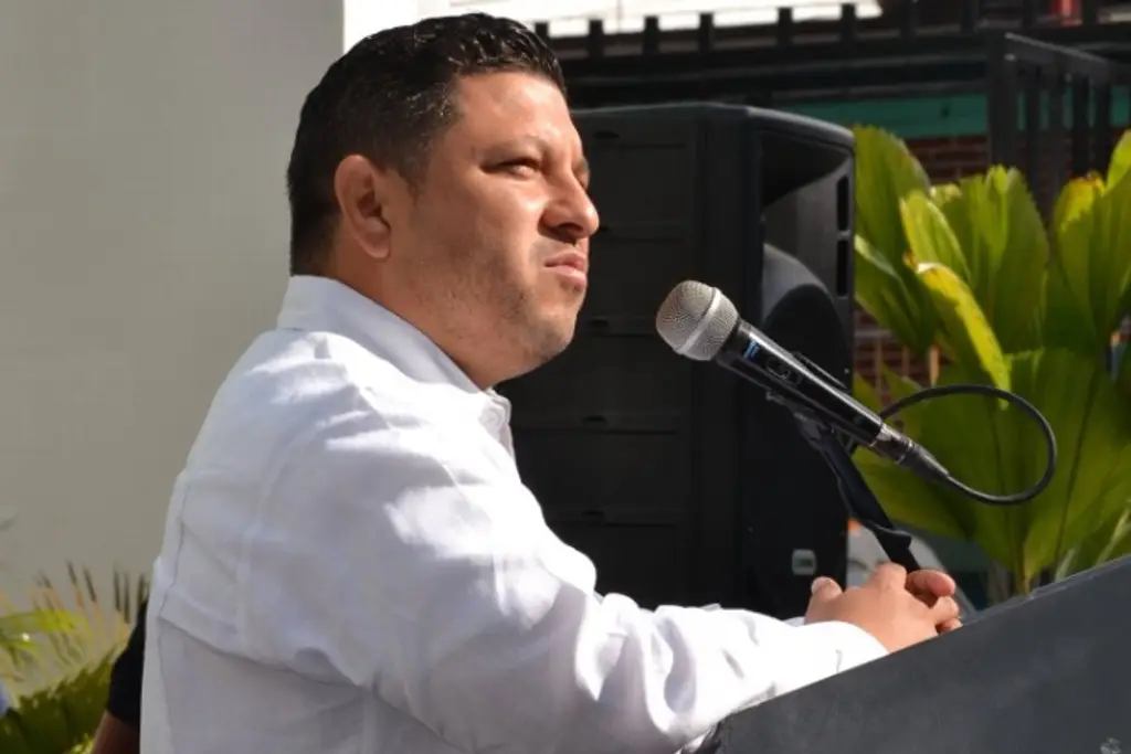 Imagen Tras varios años, renuncia al PRI Raúl Zarrabal; fue diputado local en Veracruz 