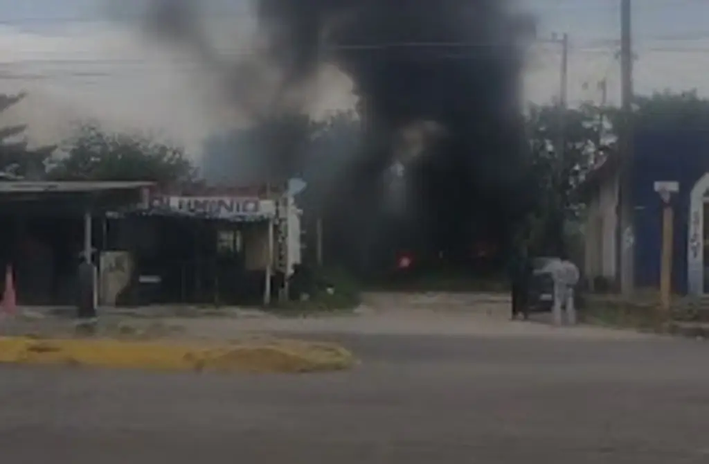 Imagen Fuerte incendio cerca del Mercado Malibrán en Veracruz 