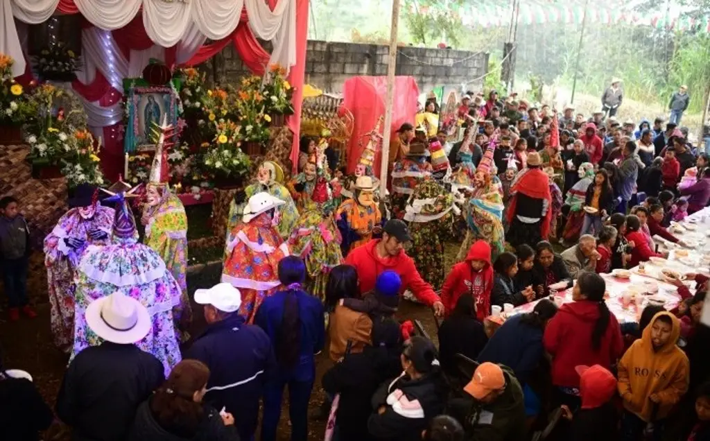 Imagen Con mariachis, Ixhuacán de los Reyes celebra fiesta en honor a la virgen de Guadalupe