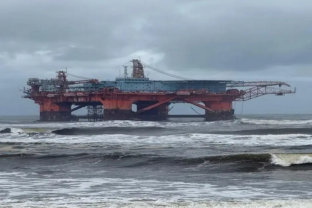 Imagen Plataforma encalla en Sánchez Magallanes, Cárdenas (+Video)