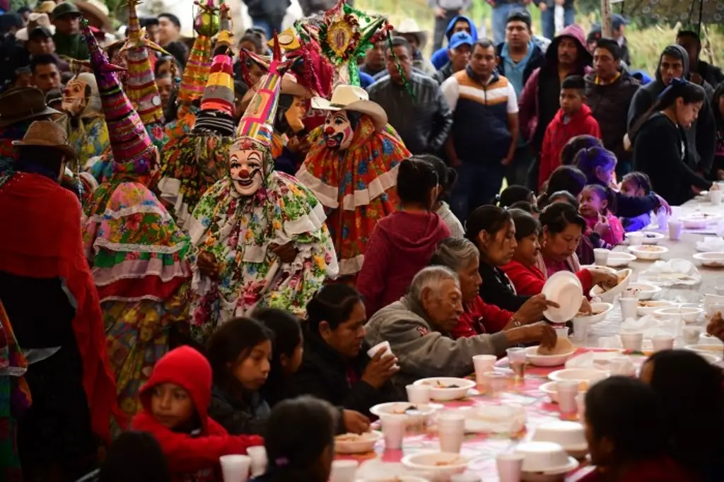 Imagen Con mariachis, Ixhuacán de los Reyes celebra fiesta en honor a la Virgen de Guadalupe