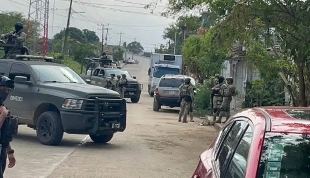 Imagen Hallan camionetas usadas por grupo armado en ataque a policía de San Juan Evangelista