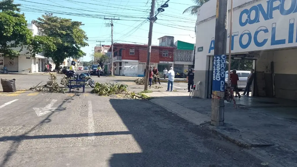 Imagen Bloquean avenida 20 de noviembre en Veracruz