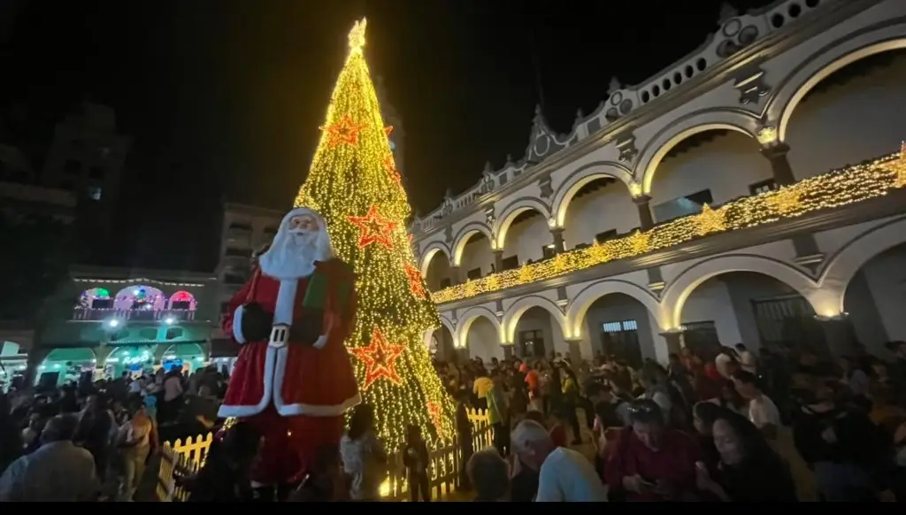 Imagen Así fue el encendido del árbol de Navidad en Veracruz 