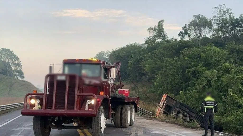 Imagen Cierre total de circulación por accidente en autopista de Veracruz