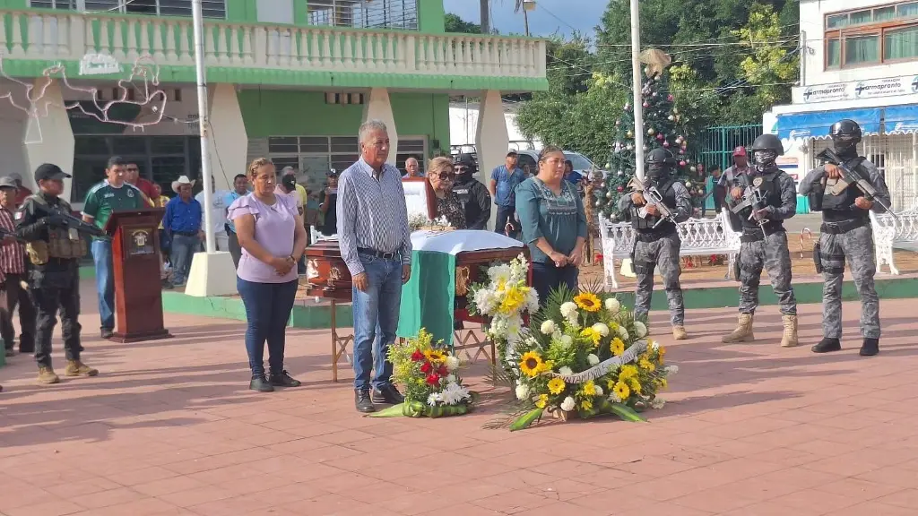 Imagen Dan último adiós a policías asesinados en San Juan Evangelista