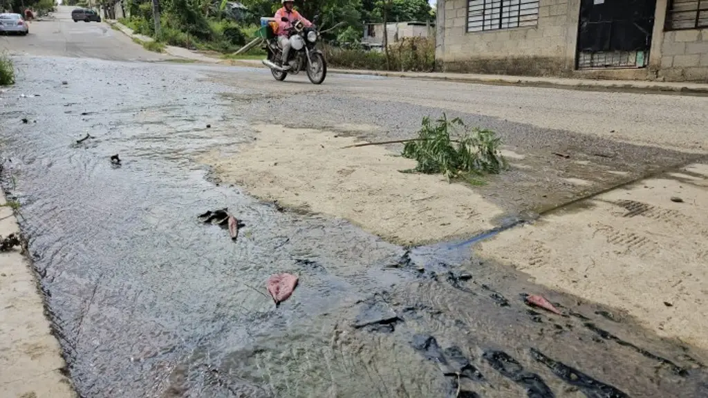 Imagen Colapsa red de drenaje y genera foco de infección en colonia de Poza Rica, Veracruz 