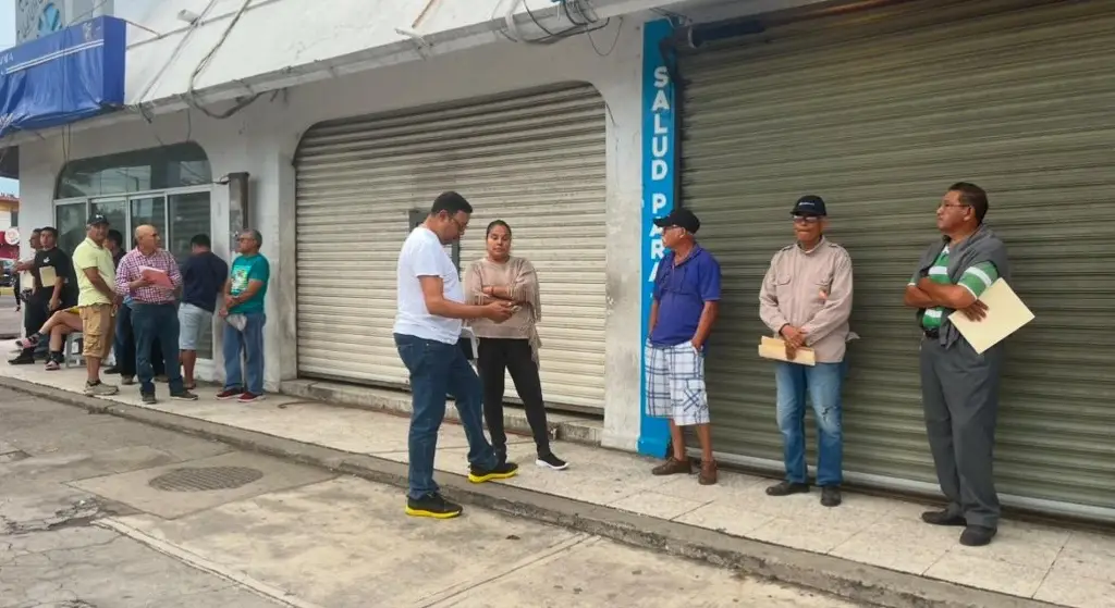 Imagen Desde las 4:00 am hacen fila para tramitar la licencia de conducir en Veracruz 