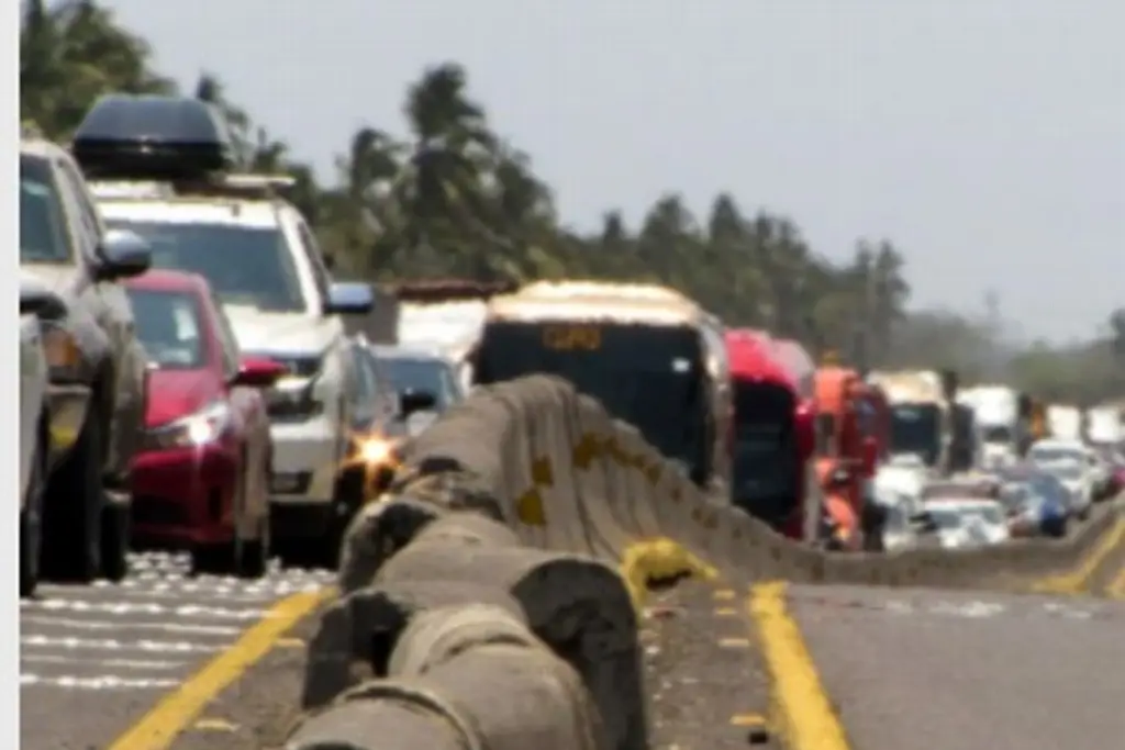 Imagen Cierre en ambos sentidos en este puente de Veracruz 