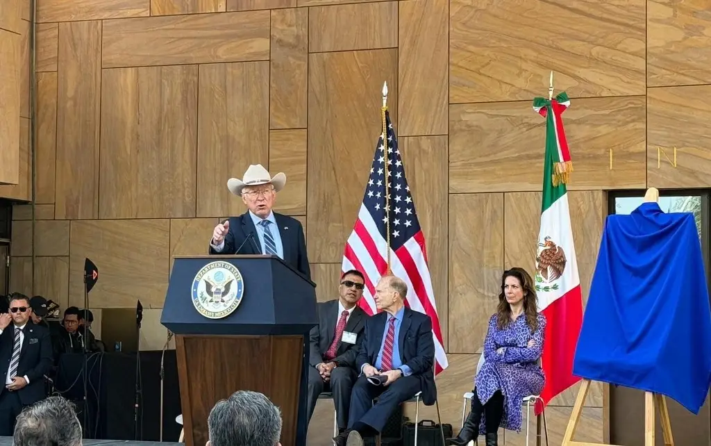 Imagen Hay mucho trabajo que hacer; México merece vivir sin miedo: Ken Salazar tras deportación de Osiel ‘N’