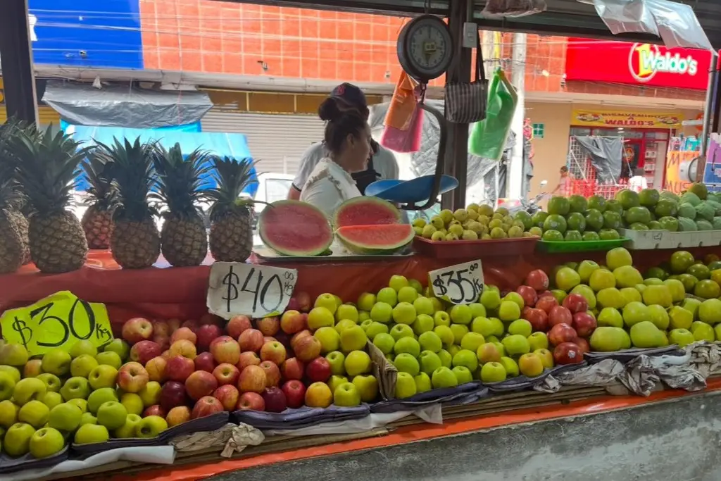 Imagen ¿Cuánto se gasta un ama de casa para hacer un ponche de frutas navideño en este 2024?