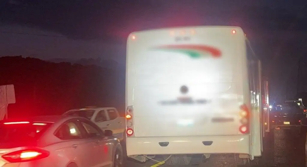 Imagen Continúa cierre parcial en carretera Coatzacoalcos – Villahermosa por accidente