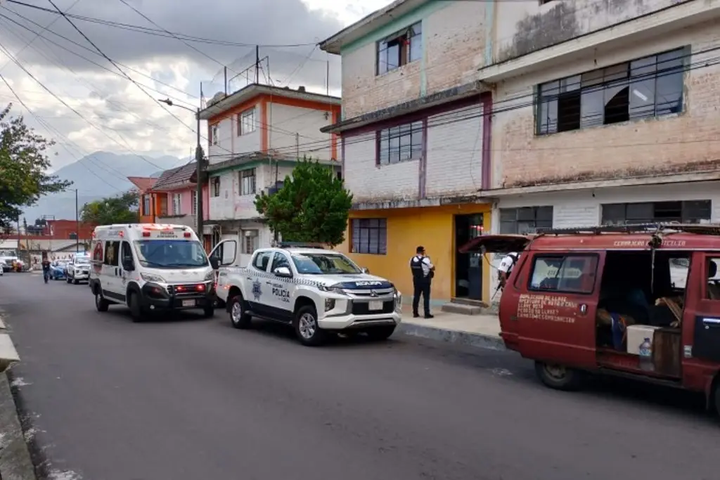 Imagen Salvan a joven mujer de quitarse la vida al interior de su casa 