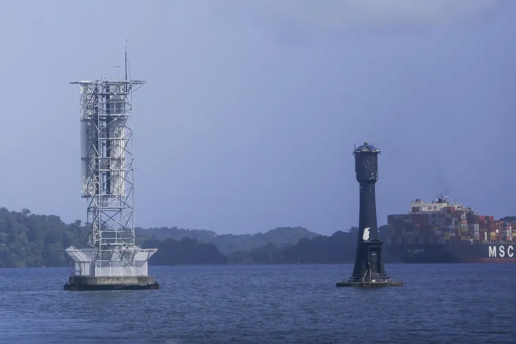 Imagen Al quejarse de las tarifas, Trump amenaza con exigir la devolución del Canal de Panamá 