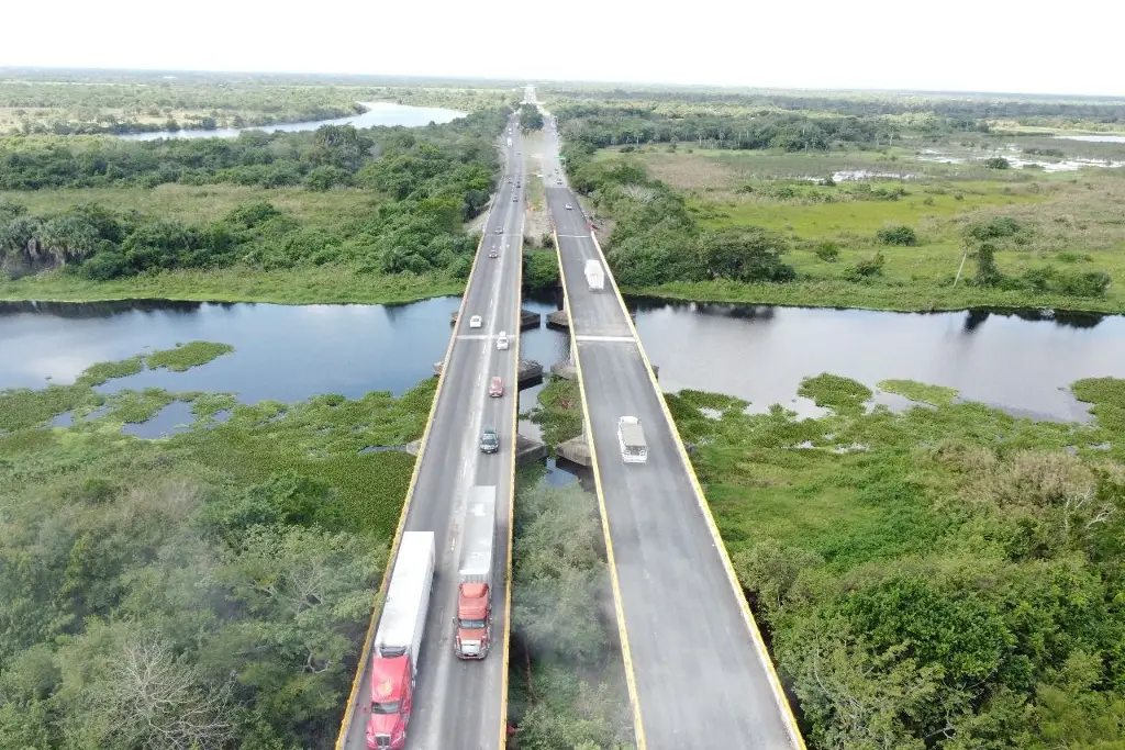 Imagen Suspenden trabajos en puentes Río Hondo I y II en autopista de Veracruz; es por esta razón