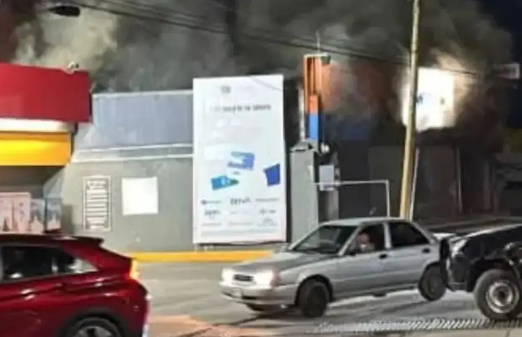 Imagen Incendio consume tienda de conveniencia