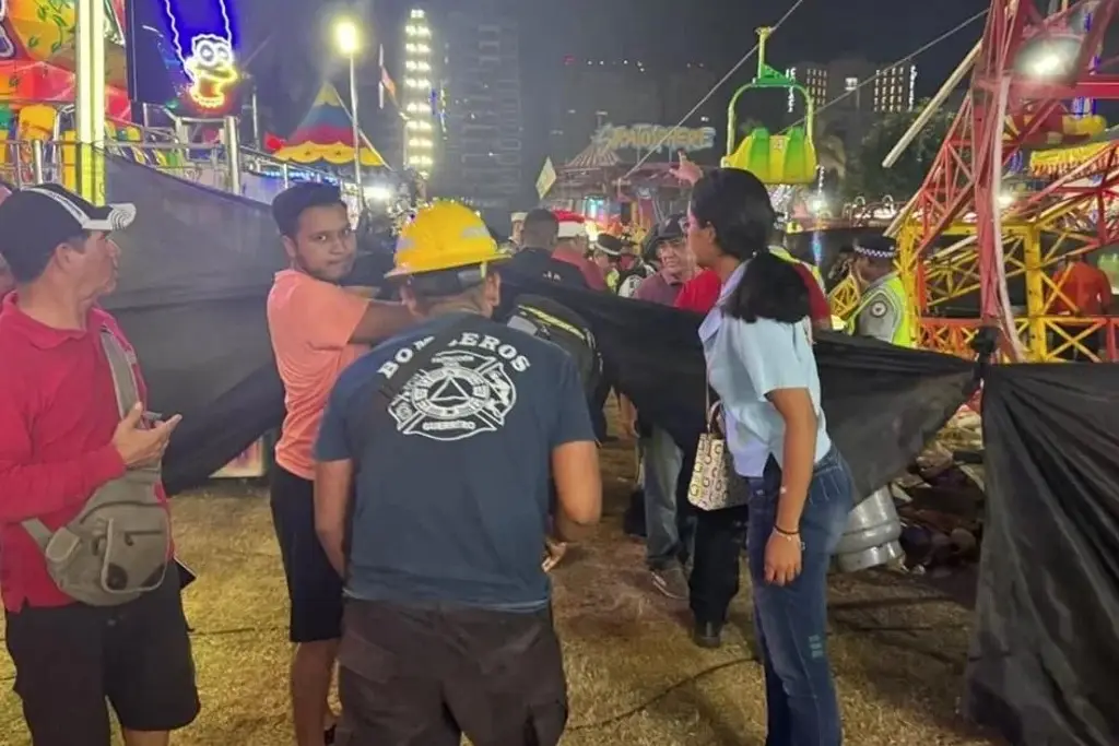 Imagen Deja 2 lesionados desplome de juego mecánico que es parecido a la Torre Eiffel