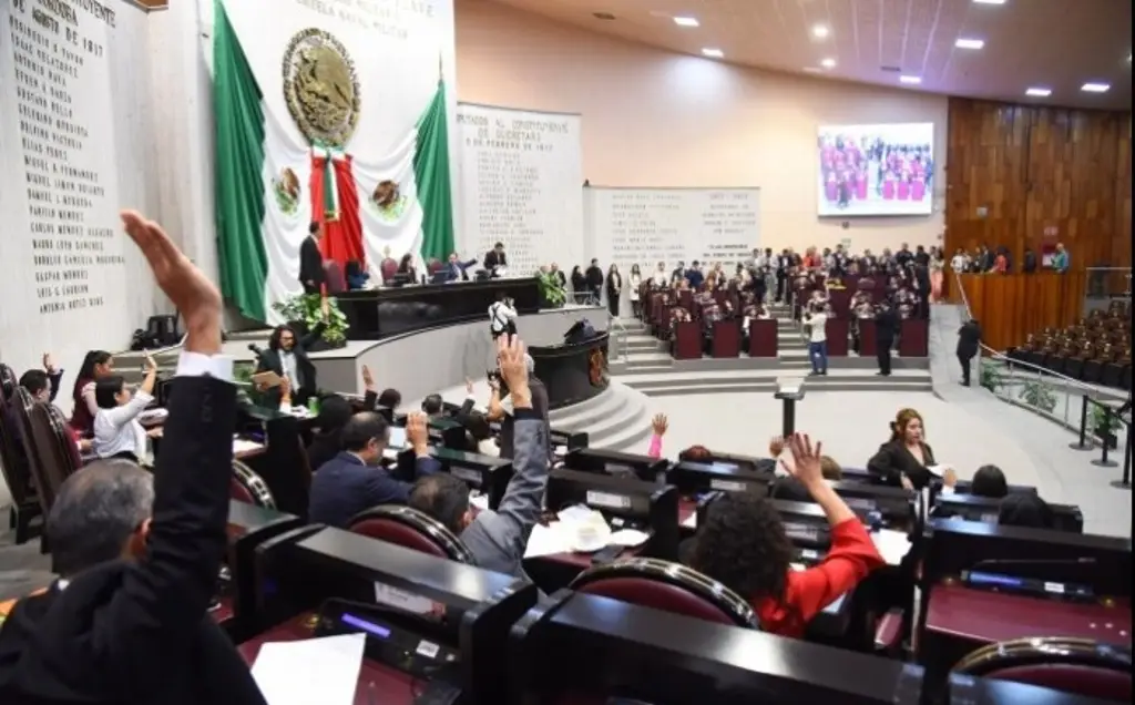 Imagen Aprueban reforma para elegir por voto a jueces y magistrados de Veracruz