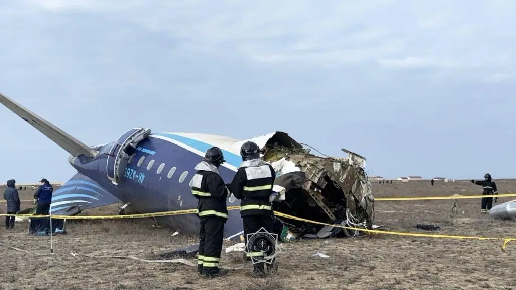 Imagen Pasajero transmite en vivo antes de que se estrellara avión de Azerbaijan Airlines (+Video)