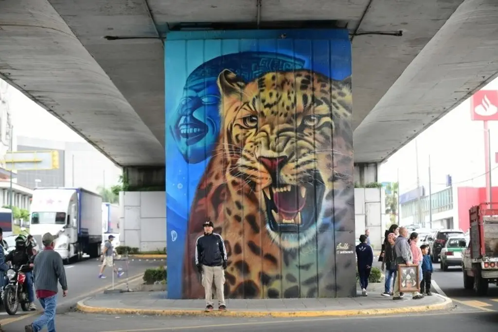 Imagen Artistas urbanos pintaron murales en el Puente Bicentenario Xalapa, Veracruz