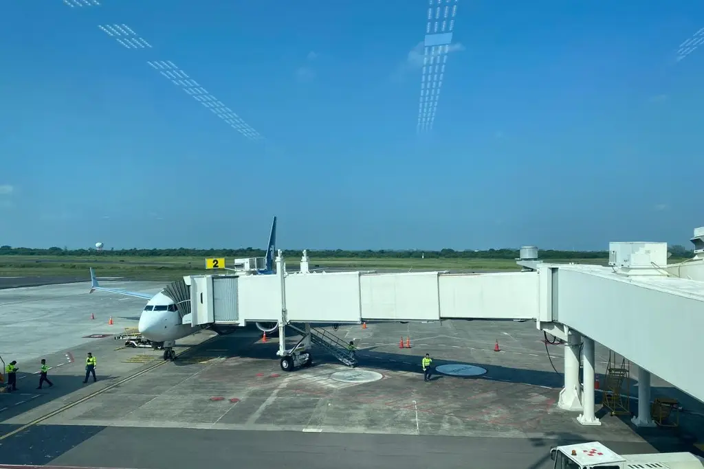 Imagen Prevén cerrar 2024 con cifra récord en movimiento de pasajeros del aeropuerto de Veracruz 