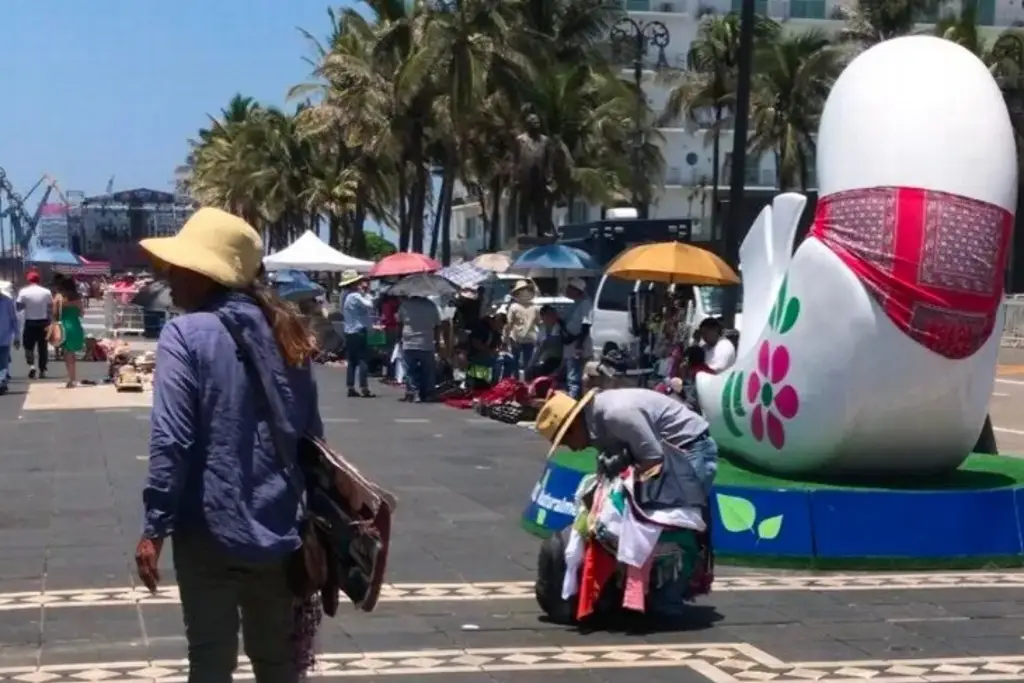 Imagen Piden que retiren a comercio informal en el Malecón de Veracruz