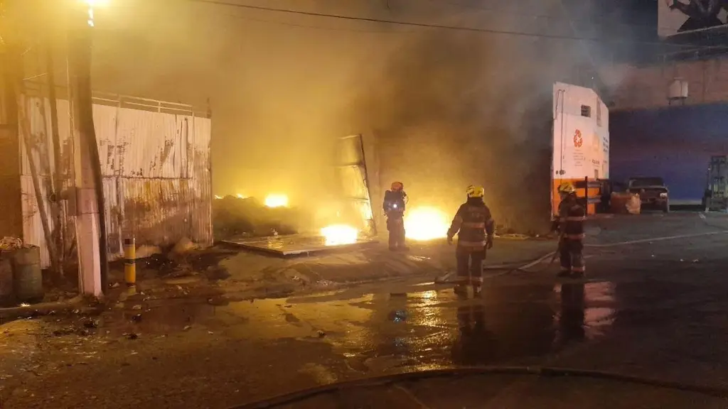 Imagen Se incendia recicladora en Zapopan, Jalisco