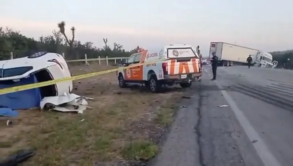 Imagen Muere familia en trágico accidente en carretera Monterrey - Nuevo Laredo (+Video)