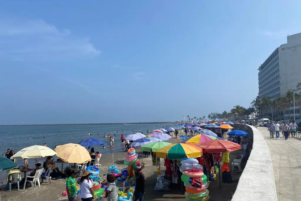 Imagen Gran cantidad de turistas acuden a playas de Veracruz previo a Fin de Año