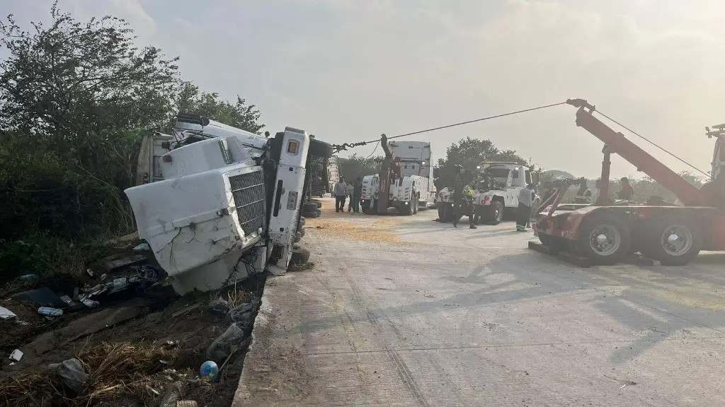 Imagen Fuerte accidente en el kilómetro 13 y medio de Veracruz 