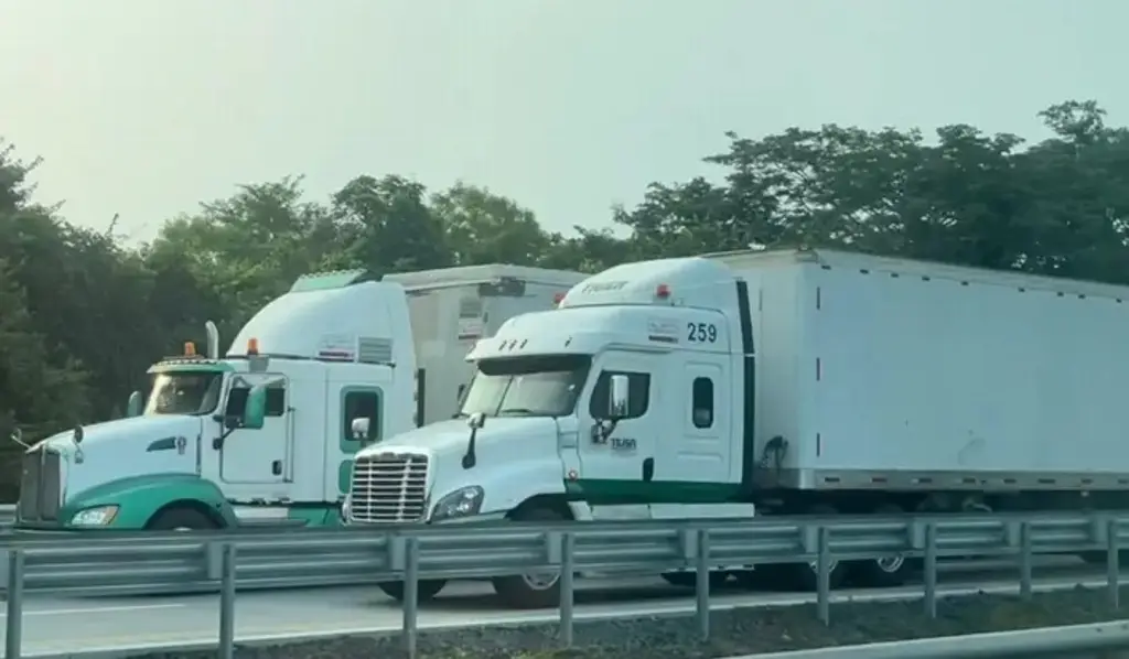 Imagen Tome precauciones, hay cierre parcial de circulación en carretera de Veracruz