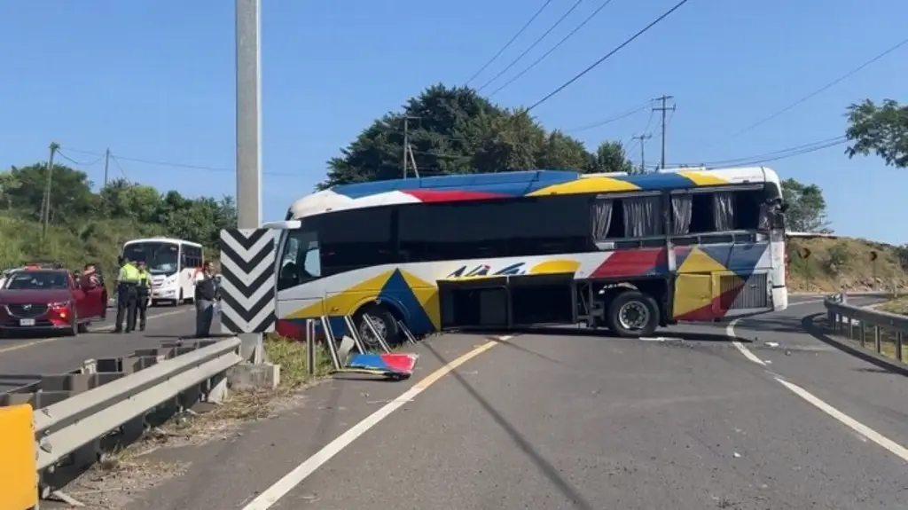 Imagen Se registra fuerte accidente en carretera de Veracruz; reportan más de 4 lesionados