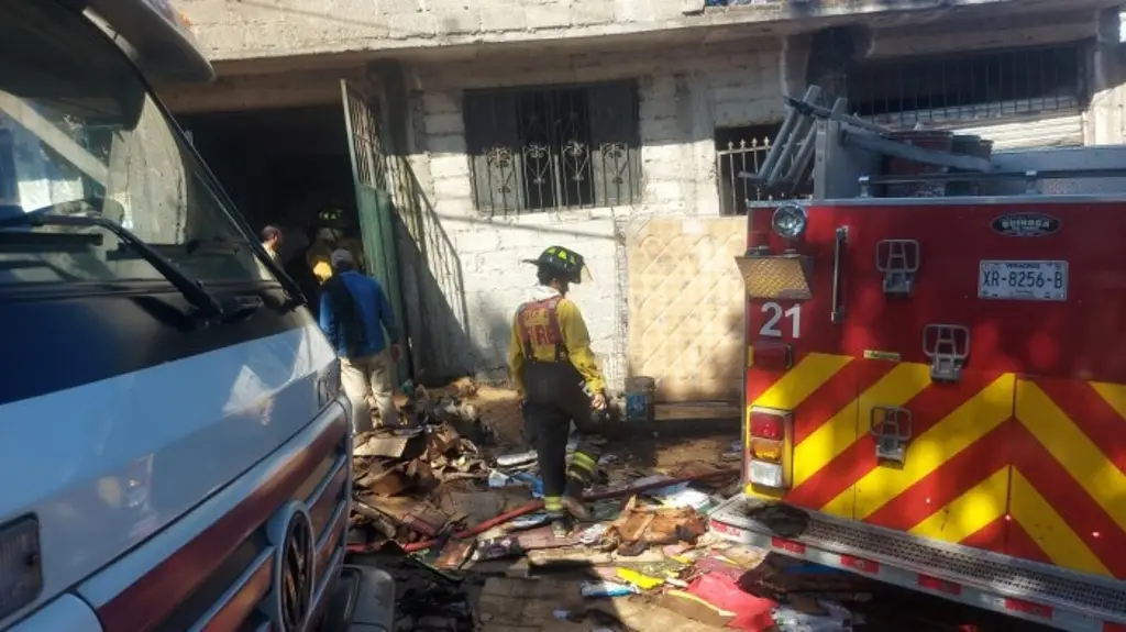 Imagen Causan incendio por pirotecnia en colonia de Xalapa, Veracruz 