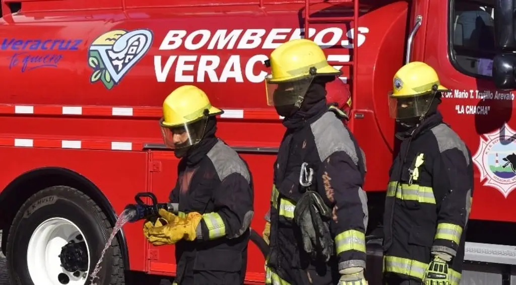 Imagen Atiende Bomberos tres casas en llamas en Veracruz