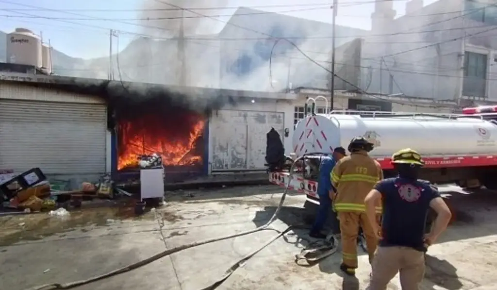 Imagen Se registra incendio en ferretería de Camerino Z. Mendoza, Veracruz; reportan pérdida total