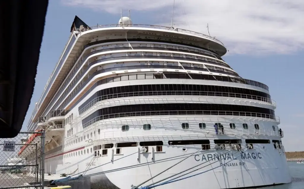 Imagen Posponen por 6 meses el cobro de 42 dólares a turistas extranjeros que lleguen en cruceros