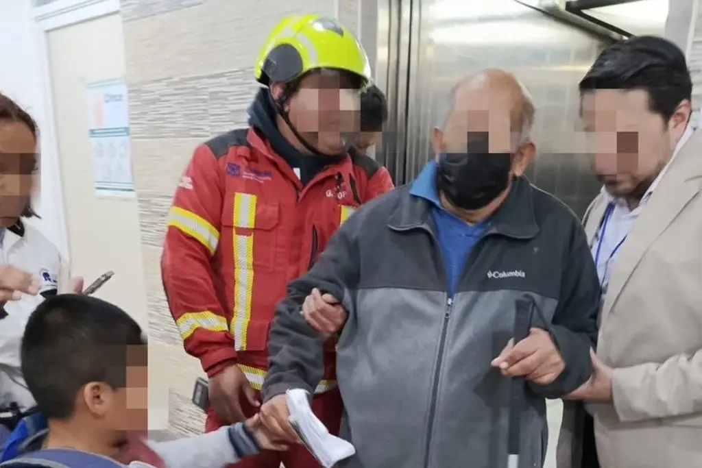 Imagen Quedan atrapadas 5 personas en elevador del IMSS; entre ellos un niño