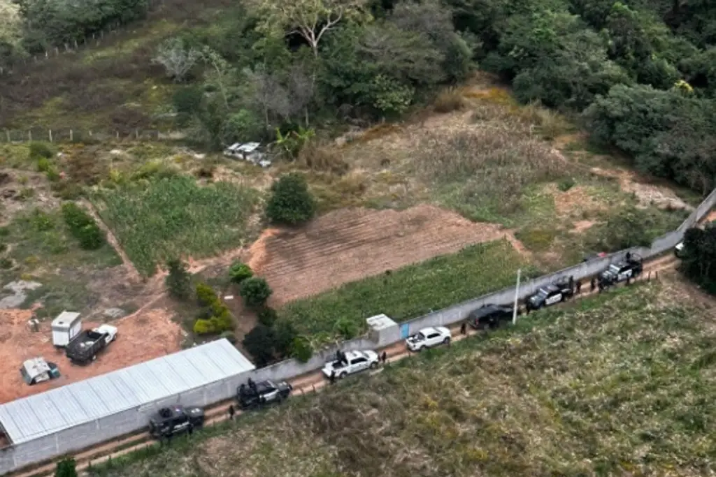 Imagen Rescatan a 8 migrantes secuestrados en Chiapas; aseguran vehículos 'monstruos'