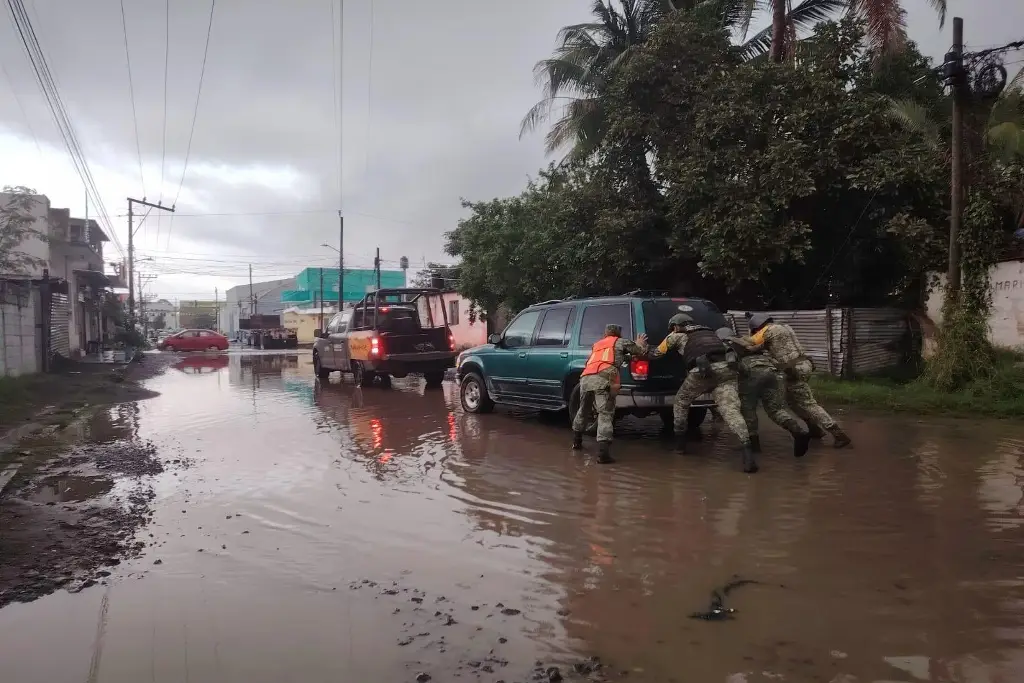 Imagen Ejército aplica Plan DN-III-E por lluvias en Veracruz 